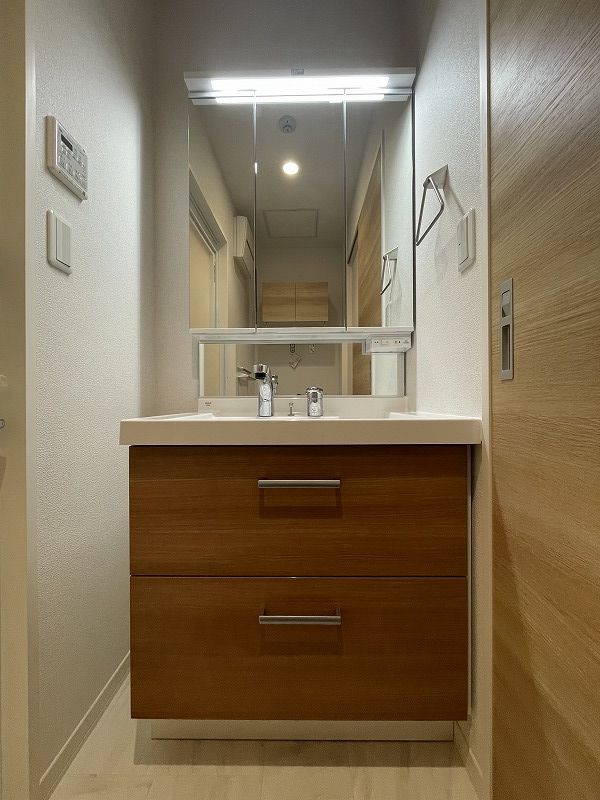 洗面設備　忙しい朝にあると嬉しいシャンプードレッサー完備！朝の準備もラ