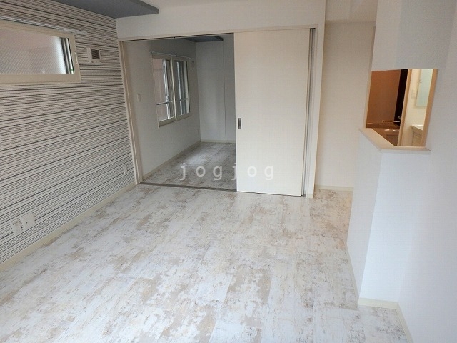 居室・リビング　アクセントクロスを採用しています。