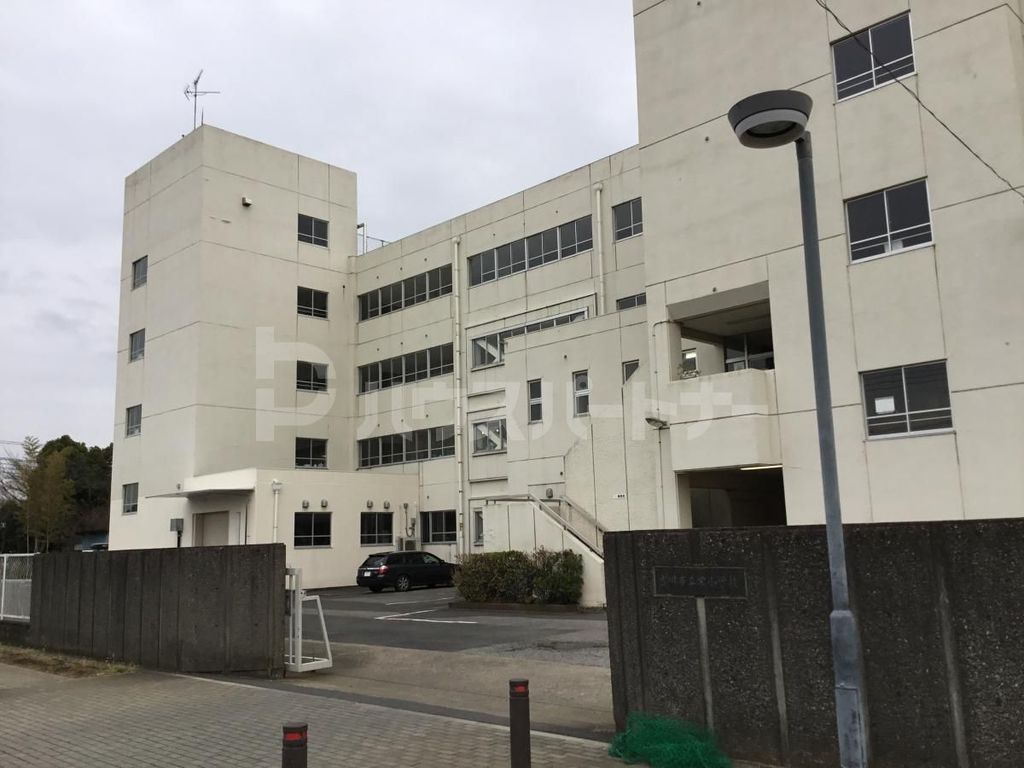 小学校　吉川市立栄小学校（小学校）まで970m