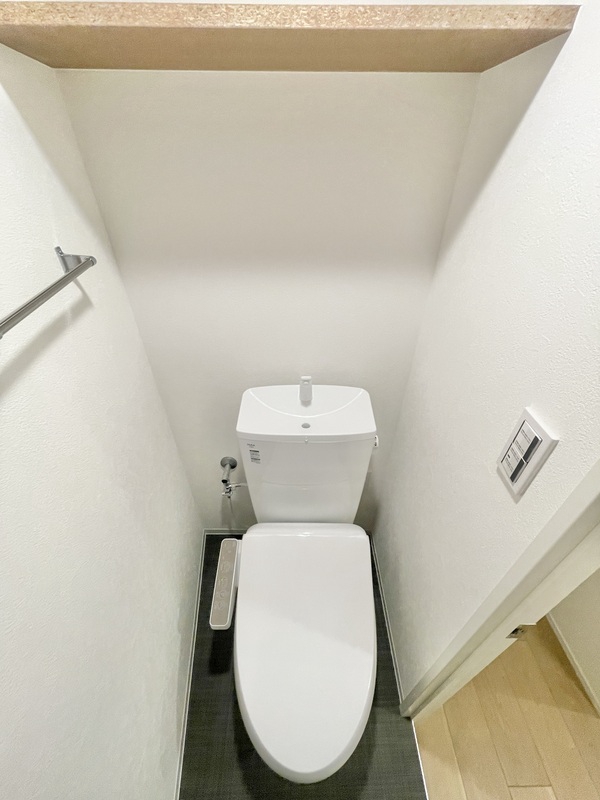 トイレ　シンプルで機能的