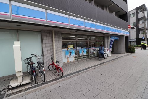 コンビニ　ローソン　今福鶴見駅東店（コンビニ）まで137m
