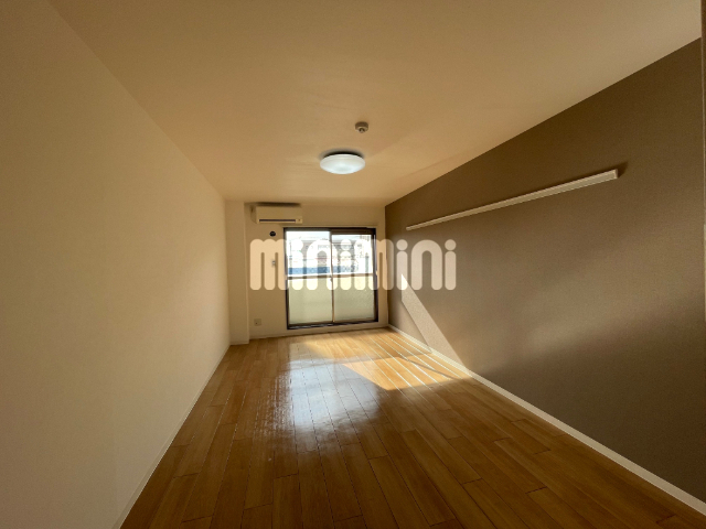 居室・リビング　※別のお部屋の写真です