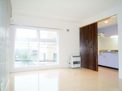 居室・リビング　陽当たり良好で明るいリビングです♪