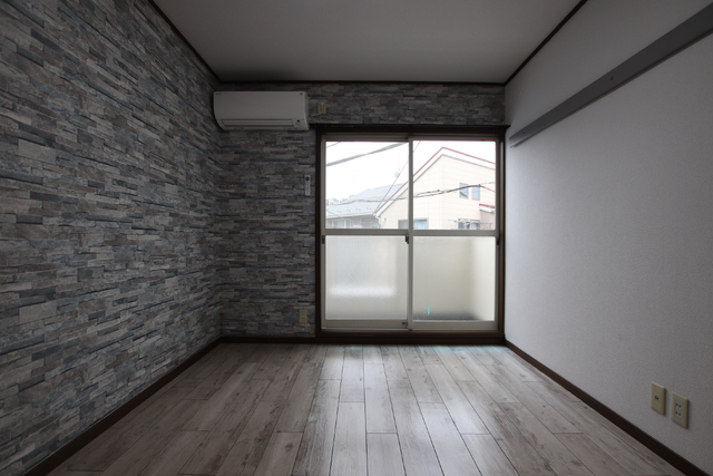 居室・リビング　アクセントクロス付き洋室のお部屋です。