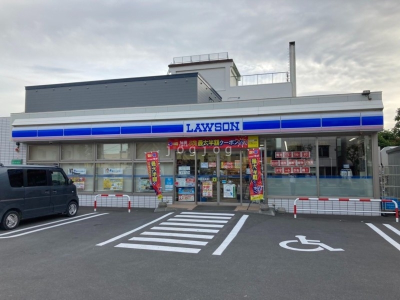コンビニ　ローソン深川駅前店（コンビニ）まで984m