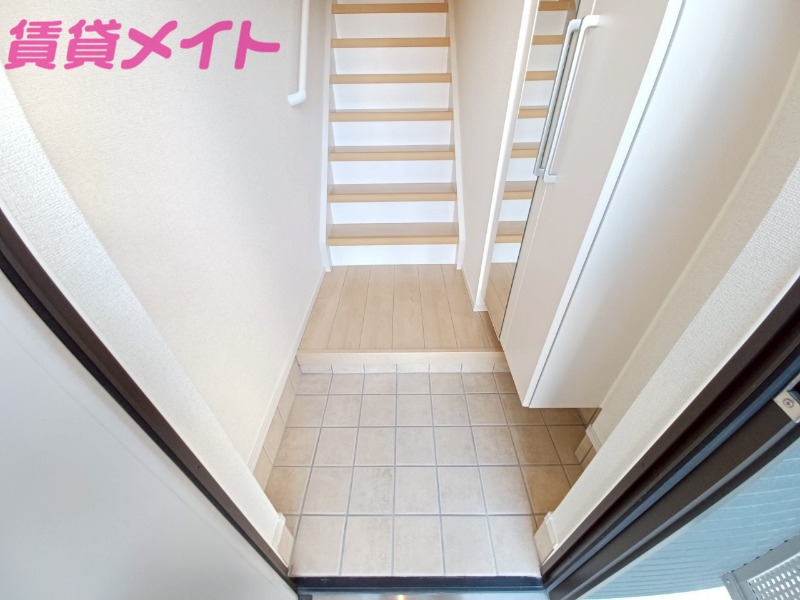 玄関　反転タイプ参考写真