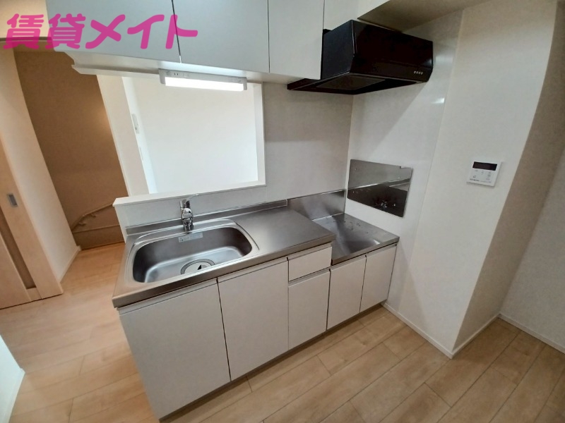 キッチン　反転タイプ参考写真