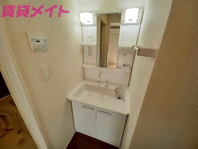 洗面設備　反転タイプ参考写真