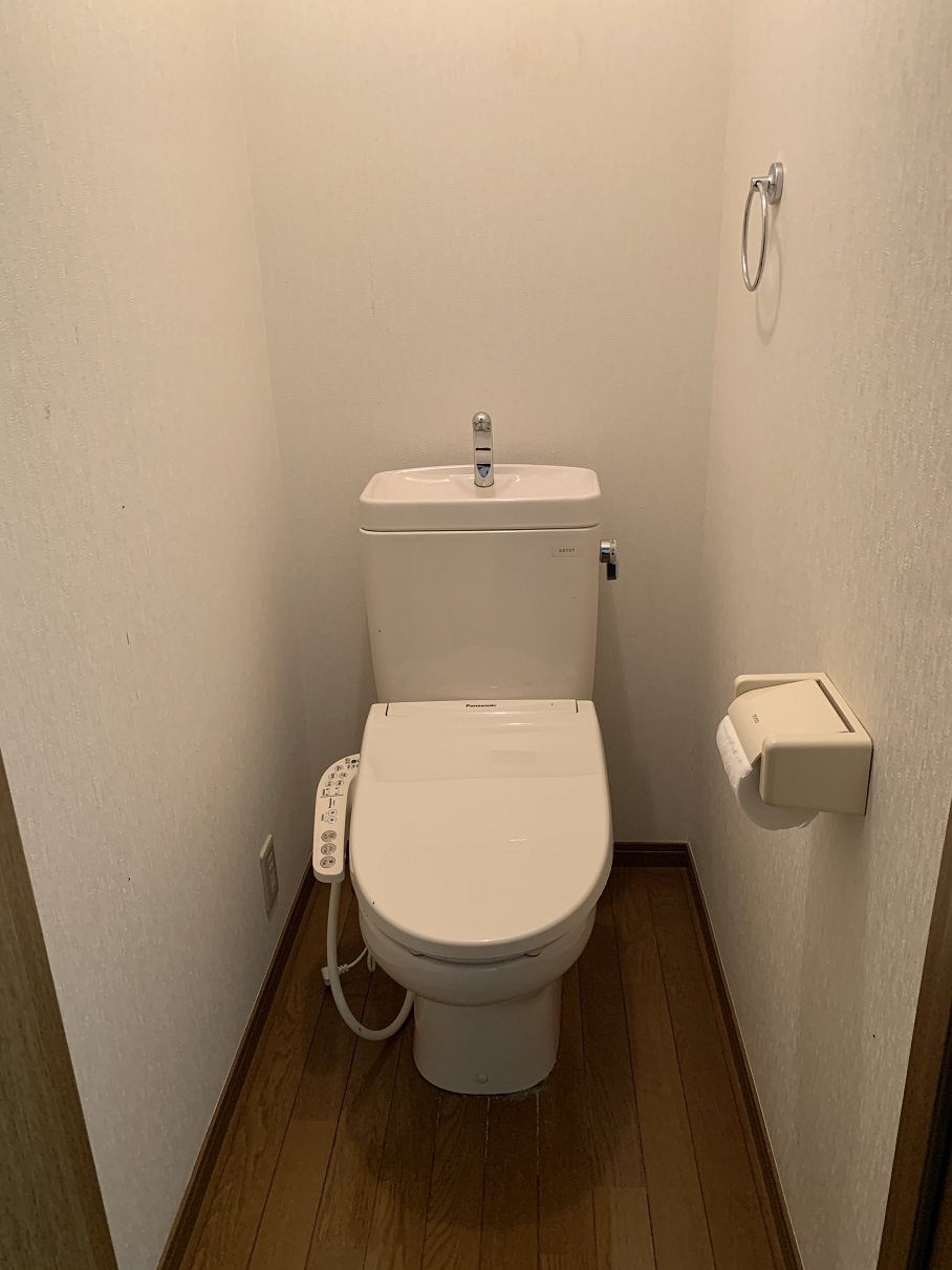 トイレ　写真は別部屋の為現況と異なる場合がございます