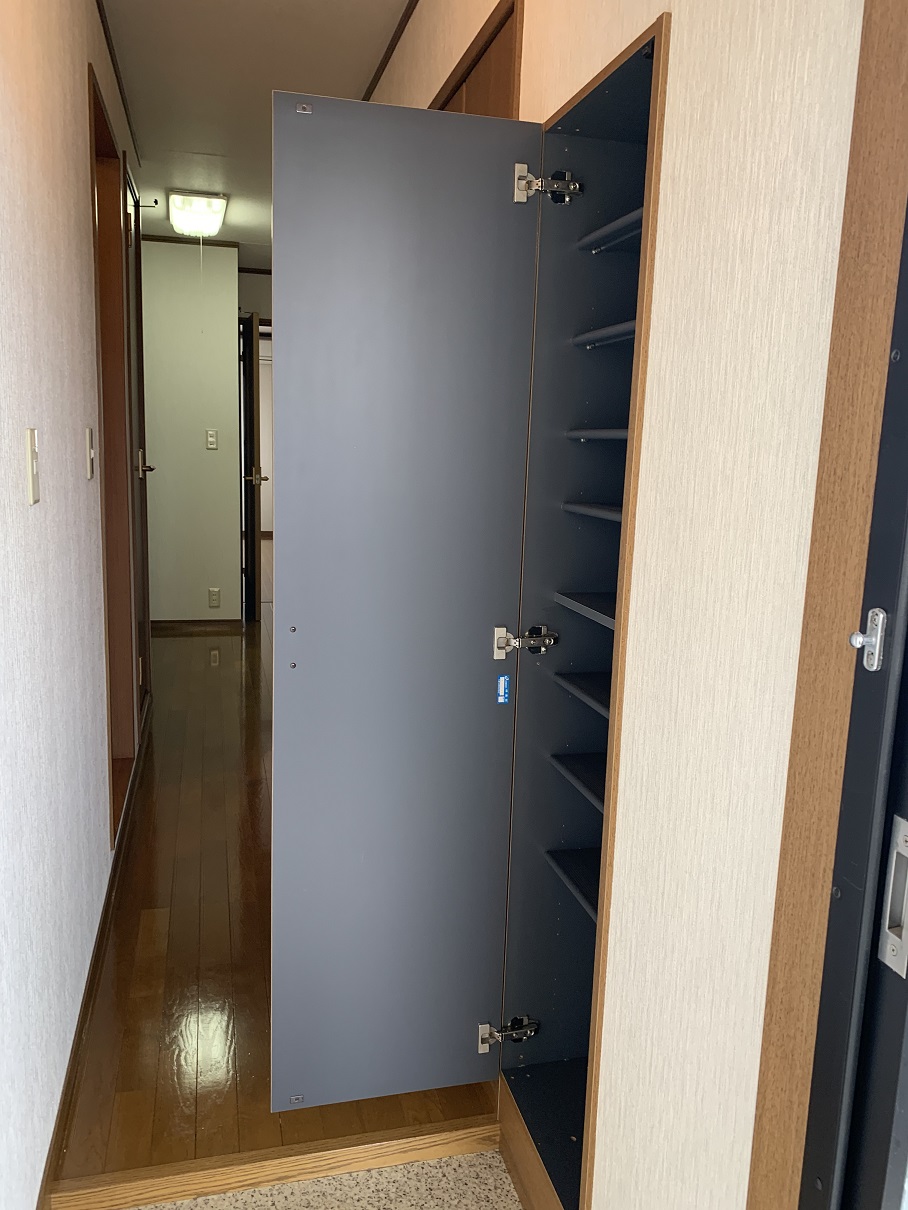 玄関　写真は別部屋の為現況と異なる場合がございます