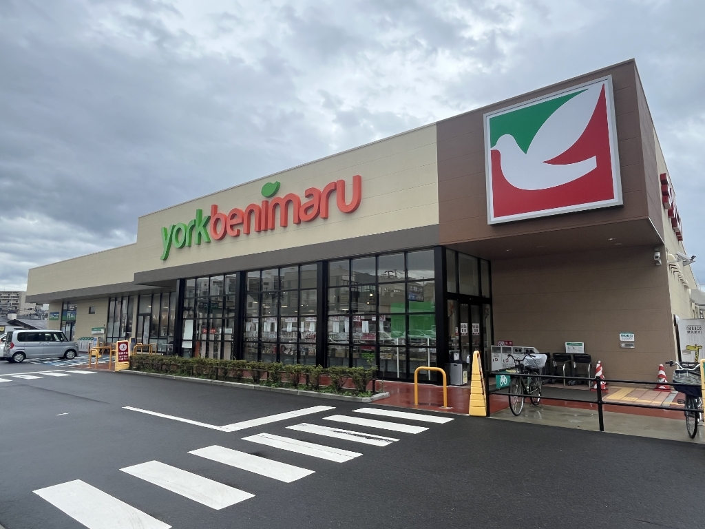 スーパー　ヨークベニマル仙台小松島店（スーパー）まで390m