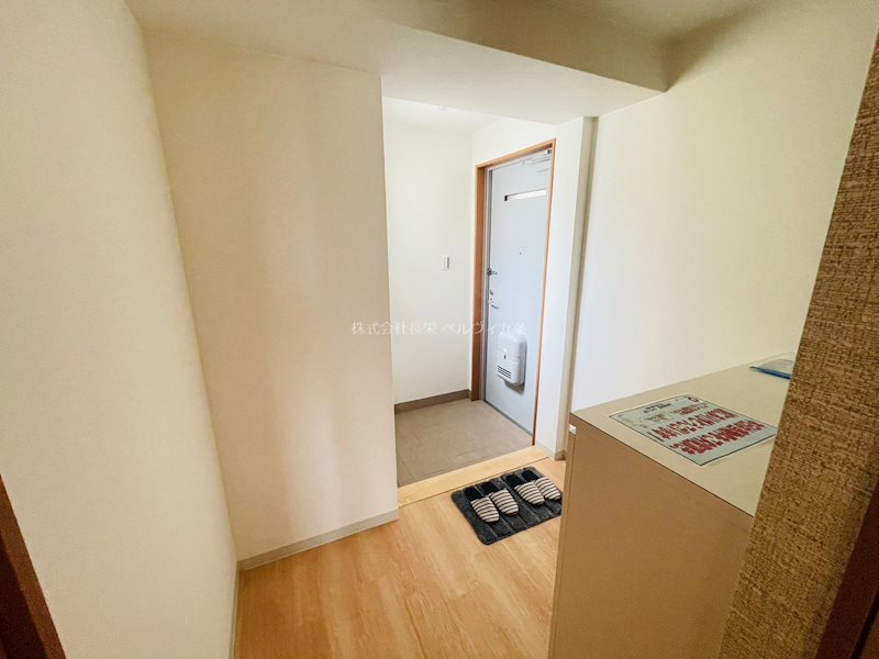 玄関　他系統のお部屋の写真になります