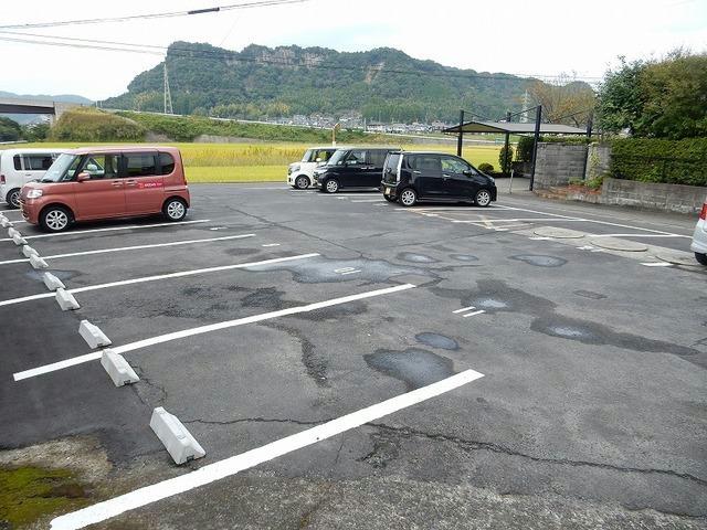 駐車場　駐車場