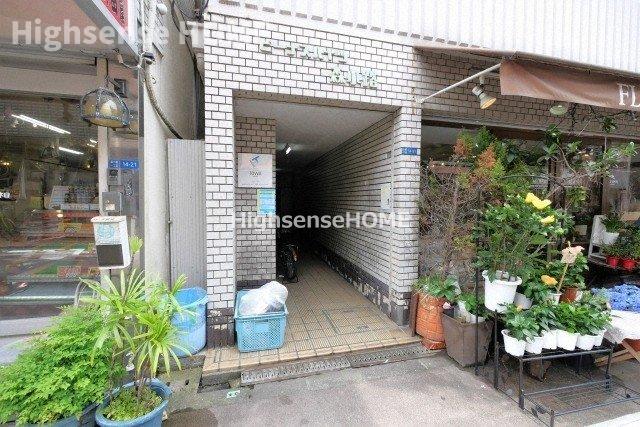 エントランス　落ち着いたエントランスです