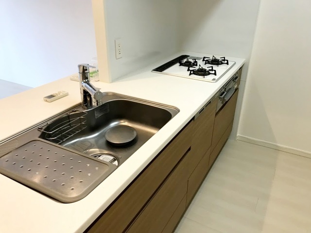 キッチン　広々使える快適な調理スペースです♪