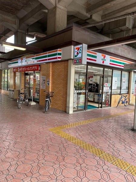 コンビニ　セブンイレブン 近鉄河内永和駅前店（コンビニ）まで389m