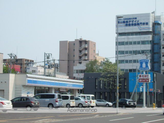 コンビニ　ローソン（コンビニ）まで232m
