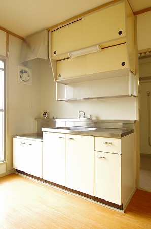 キッチン　※反転タイプの部屋の写真です。