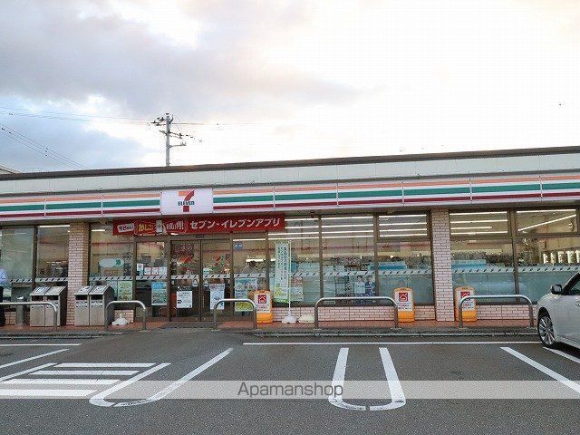 コンビニ　セブンイレブン（コンビニ）まで593m
