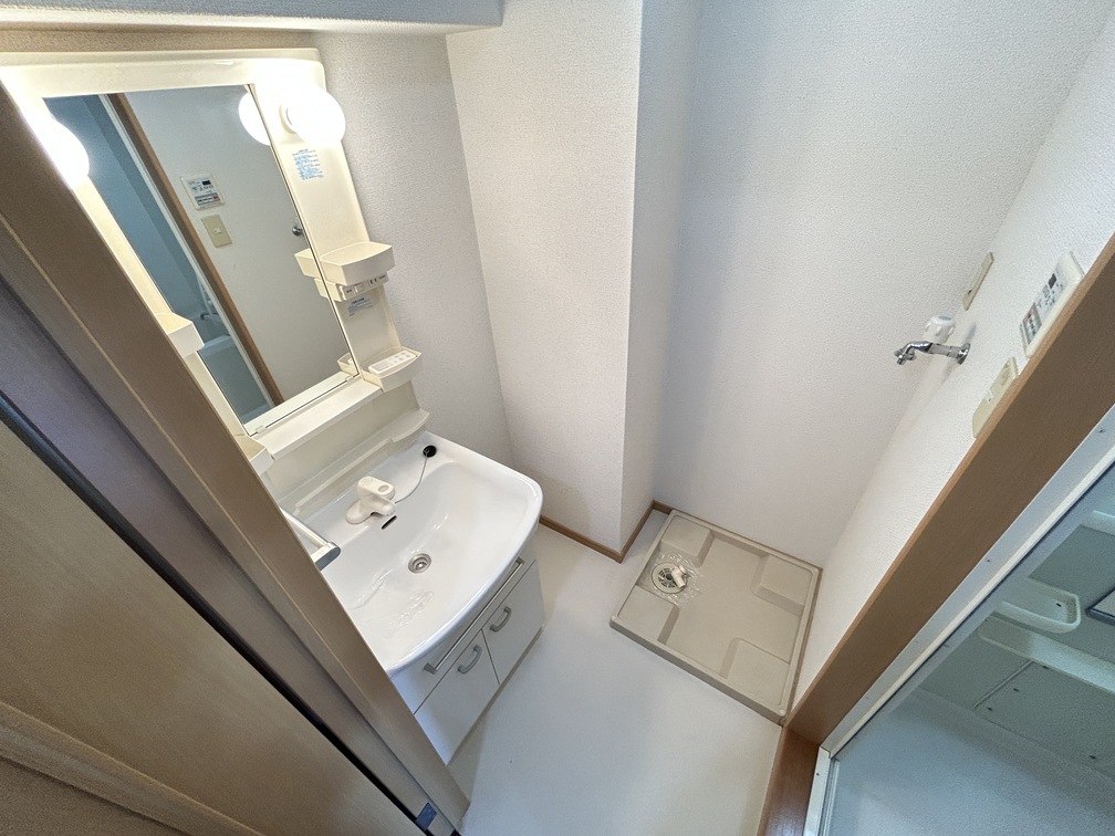 洗面設備　※写真は同物件の別号室です。現況優先。