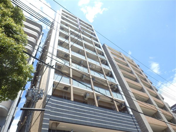 建物外観　外観・コンビニ＆スーパー徒歩１分の立地です！