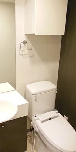 京急本線 京急川崎駅 徒歩8分 9階建 築16年のトイレ写真