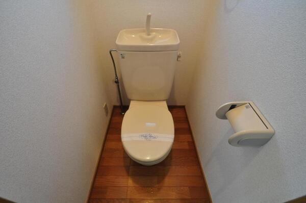 地下鉄箱崎線 箱崎宮前駅 徒歩8分 4階建 築29年のトイレ写真