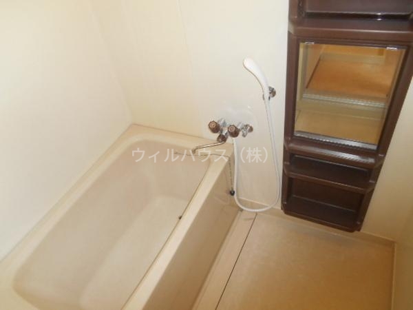 バス・シャワールーム　すこし大きめです！