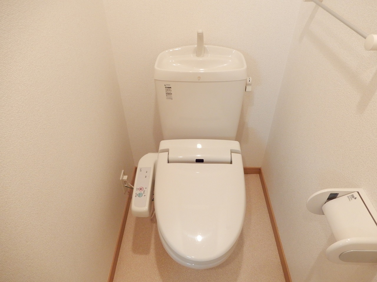 トイレ　ウォシュレット付き