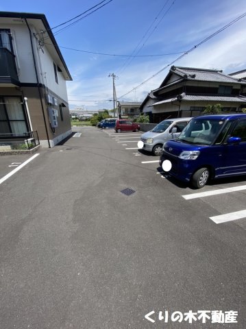 【バロンコート A棟の駐車場】