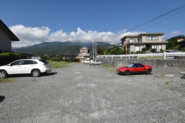 【ビレッジハウス西春近1号棟の駐車場】