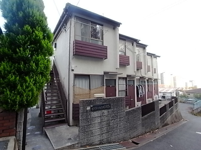 神戸市灘区篠原台のアパートの建物外観