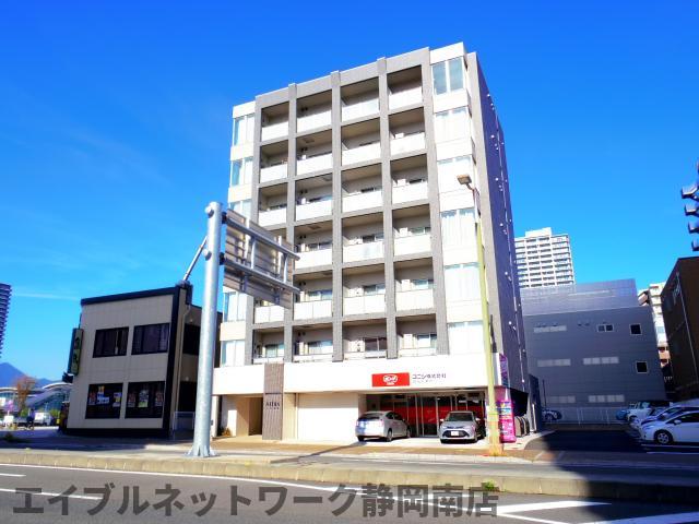 静岡市駿河区曲金のマンションの建物外観