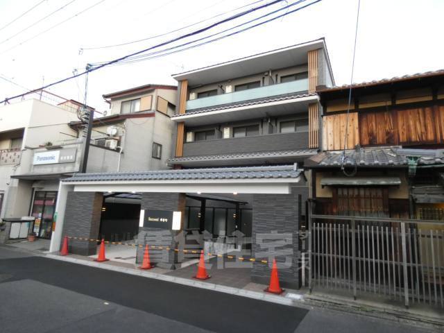 京都市伏見区両替町１２丁目のマンションの建物外観
