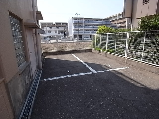 【パル武庫之荘の駐車場】