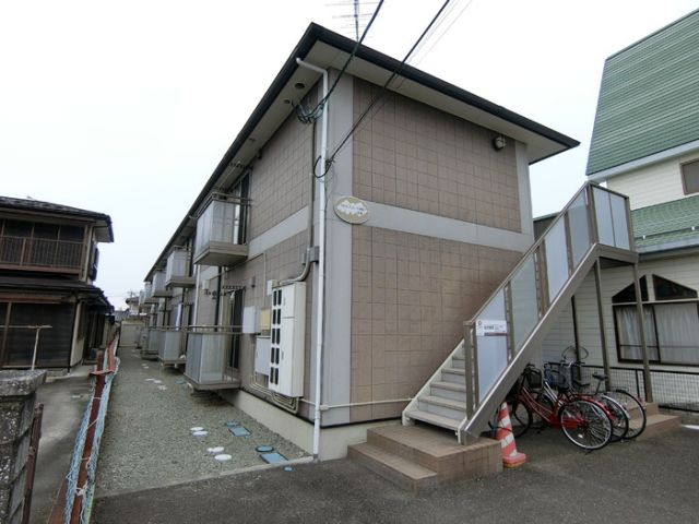 角田市角田のアパートの建物外観