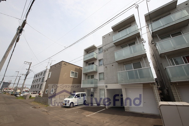 札幌市白石区菊水六条のマンションの建物外観