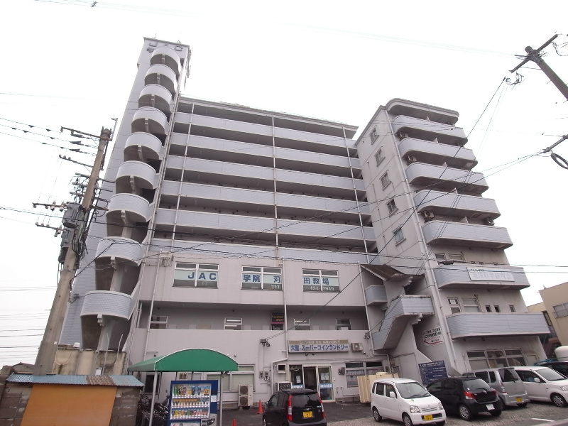 京都郡苅田町神田町のマンションの建物外観