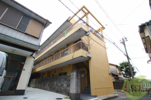 【氷室ハイツの建物外観】