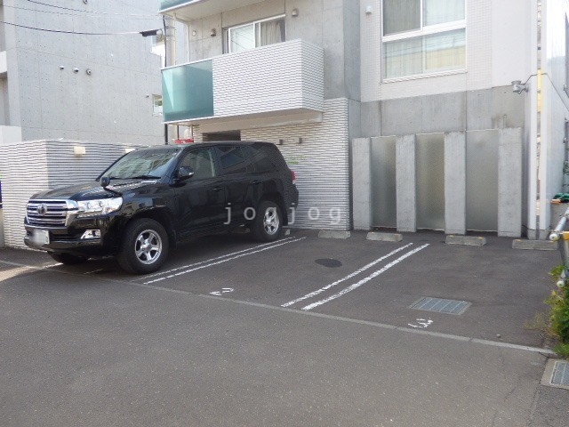 【カサヴェルデ幌平橋の駐車場】