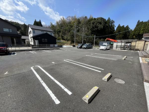 【松江市東出雲町意宇南のアパートの駐車場】