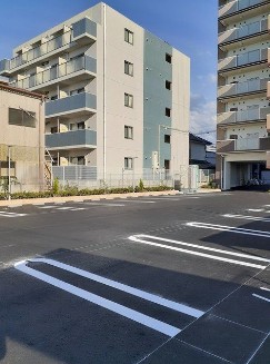 【メルベージュ岸の駐車場】