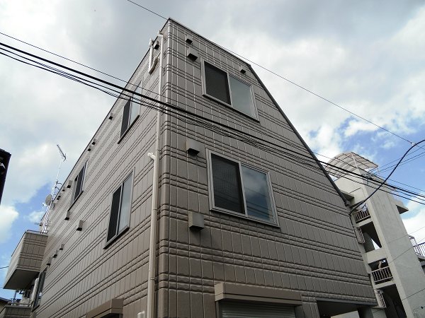 中野区中央のマンションの建物外観