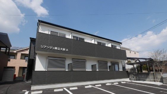 田川市寿町のアパートの建物外観