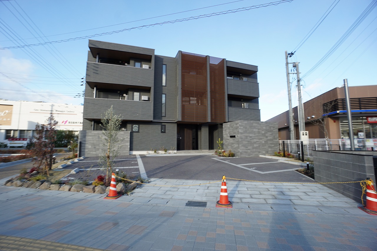 三島郡島本町桜井のアパートの建物外観