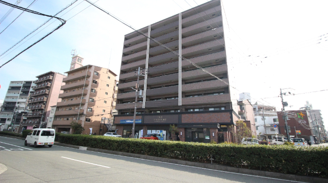 【大阪市旭区赤川のマンションの建物外観】