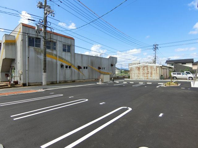 【倉吉市八屋のアパートの駐車場】