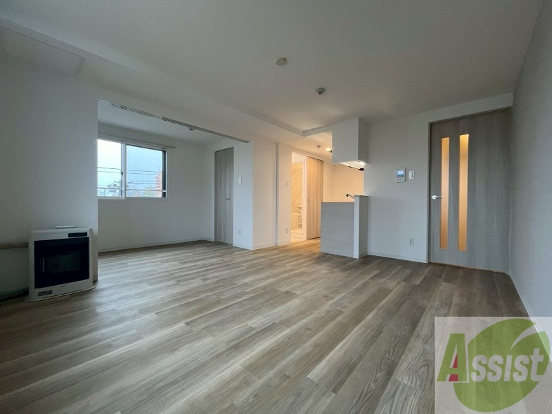 居室・リビング　広くてキレイなお部屋が広がっていて、充実した生活が送れそう。