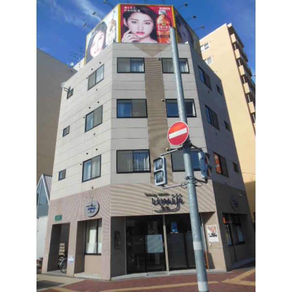 山岸ビルの建物外観