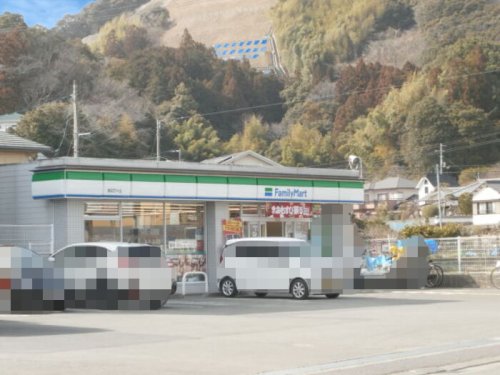 コンビニ　ファミリーマート 高知万々店（コンビニ）まで1253m